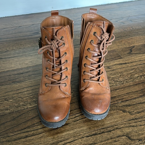 Brown boots - Picture 2 of 3